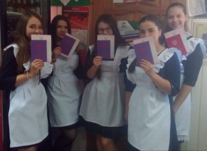 Выпускники 9 классов Тетюшского района начинают получать аттестаты