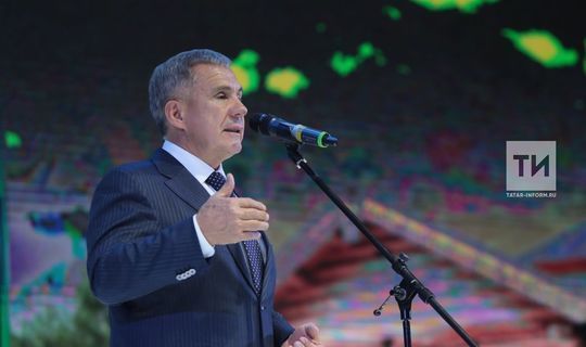 Рустам Минниханов поздравил медработников Татарстана с профессиональным праздником