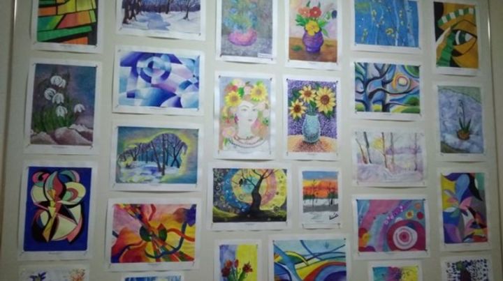 В Тетюшах в Детской школе искусств организована выставка «Краски наступающего лета!»