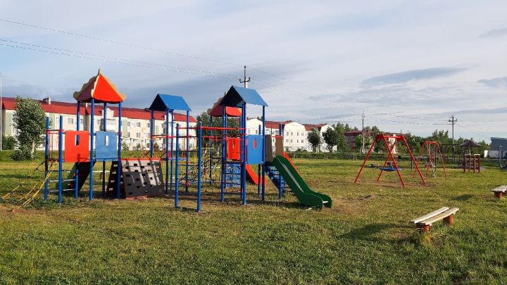 В настоящий игровой и спортивный городок превратилась детская площадка в Тетюшах на улице Свердлова