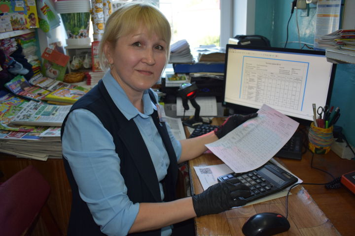 Более 17 лет трудится в почтовой связи Тетюшского района Наталья Роткина
