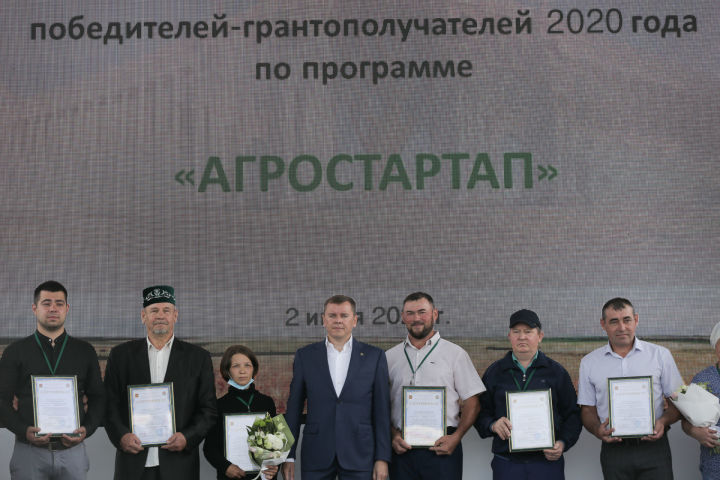На Дне поля в Лаишевском районе Татарстана  были вручены сертификаты грантополучателям