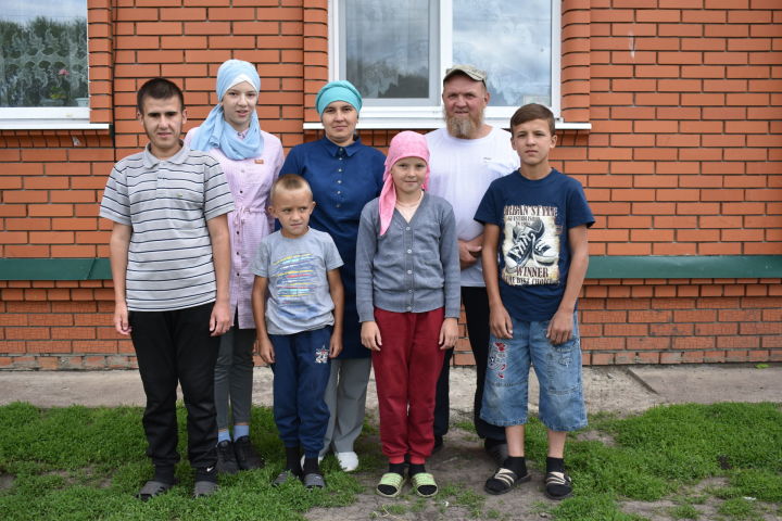 В семье Камаловых из села Утямышево Тетюшского ­района воспитывается семь детей