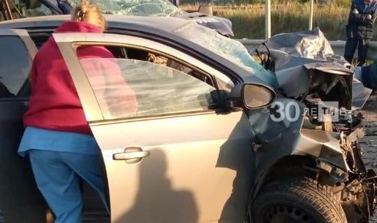 В Татарстане при столкновении легковушки и почтовой автомашины пострадали три человека