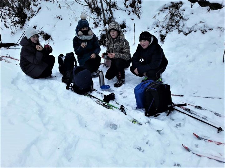 Участники спортсекции " Юные туристы " совершили однодневный лыжный поход