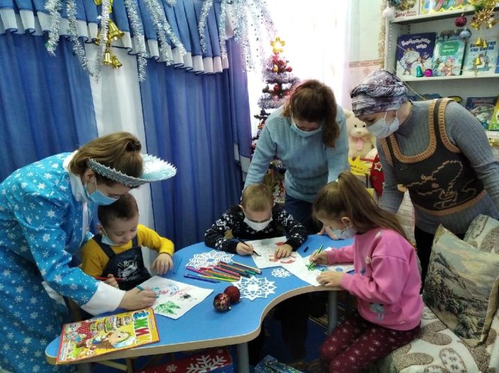 В Нижнетарханской библиотеке прошел конкурс детских рисунков