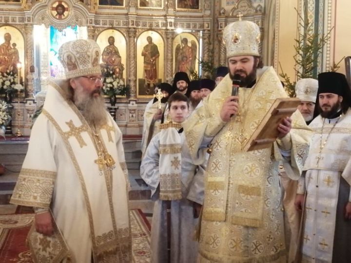 Митрополит Кирилл возглавил Божественную литургию в Кафедральном соборе Альметьевска