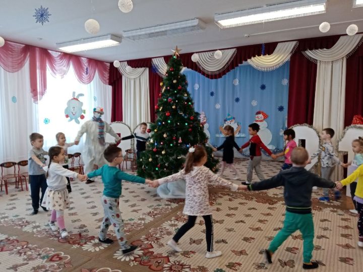 В Тетюшах в детском саду "Колосок" провели мероприятие «Прощание с новогодней ёлкой»