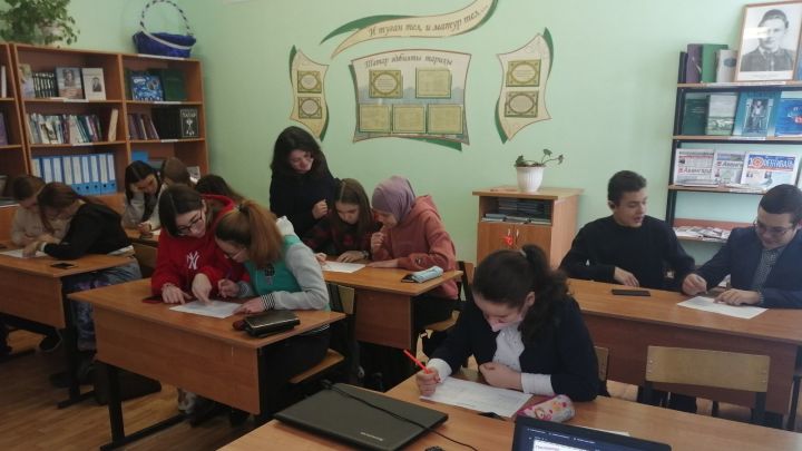 Сотрудники Центральной библиотеки провели познавательную программу «Фольклор татарского народа»