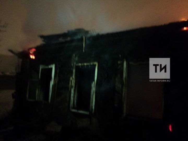 В Татарстане во время тушения горящего дома было обнаружено тело мужчины
