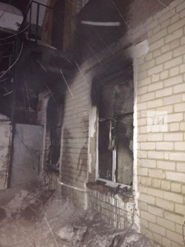 В Татарстане огнеборцы  спасли мужчину из горящего заброшенного здания
