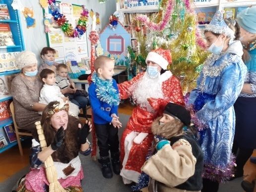 В Иоковской поселенческой библиотеке состоялся новогодний утренник "Зимней сказочной порой"