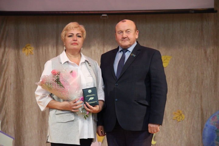 Преподаватель Тетюшского &shy;колледжа гражданской защиты награждена нагрудным знаком «За заслуги в образовании»