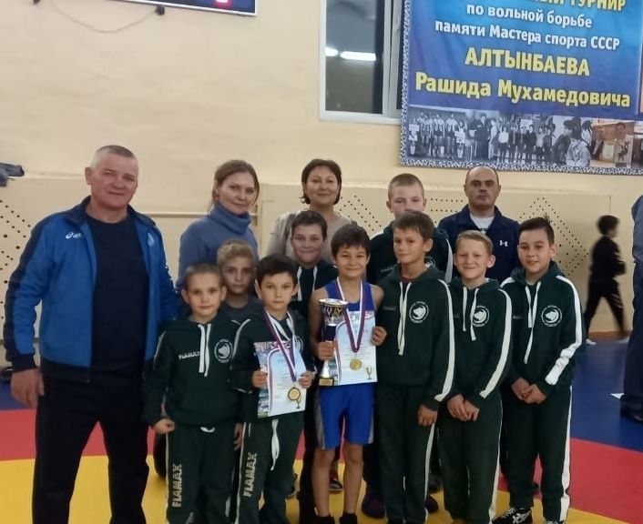 Тетюшские юные борцы завоевали золото  и бронзу