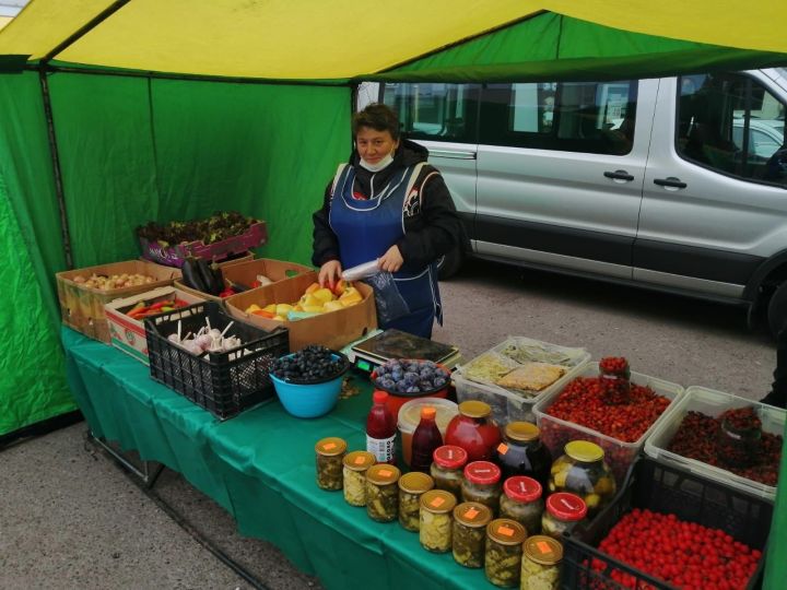 Тетюшане торговали, дарили подарки, угощали чаем