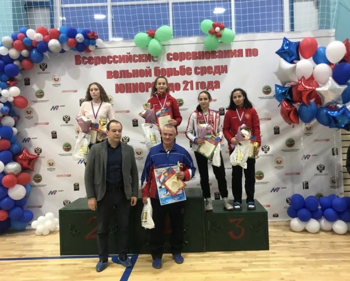 Золотые медали  - у тетюшских спортсменок на Всероссийских соревнованиях по вольной борьбе