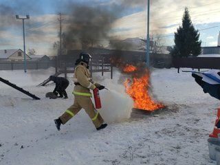 В Тетюшах соревновались пожарные и спасатели