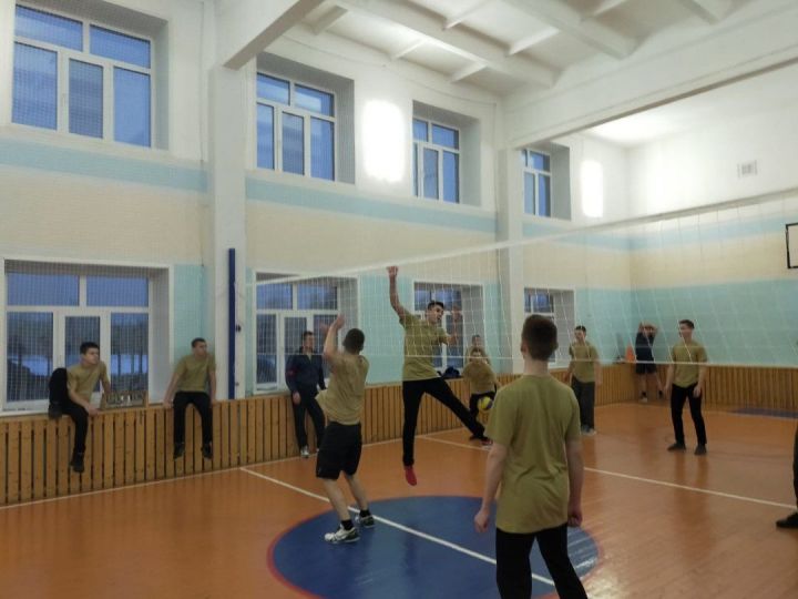 В Тетюшской кадетской школе-интернате дан старт школьному этапу первенства школы по волейболу