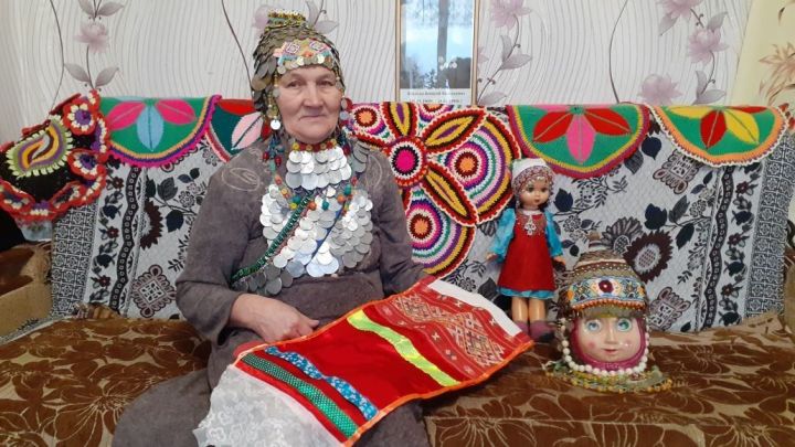 Женский чувашский головной убор хушпу в семье передавался из поколения в поколение