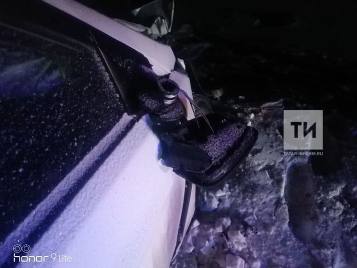 Водитель легковушки уснул на трассе в Татарстане и столкнулся с фурой