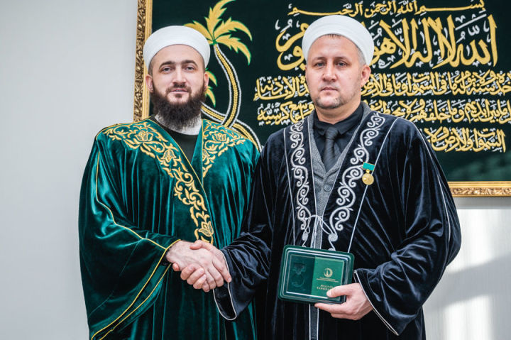 Получил награду из рук муфтия Татарстана
