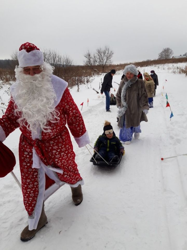 Жители Кашки отметили День Деда Мороза и Снегурочки