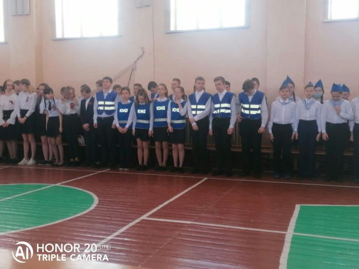 Отряд ЮИД  Тетюшской средней школы N2 стал призером конкурса строевой песни