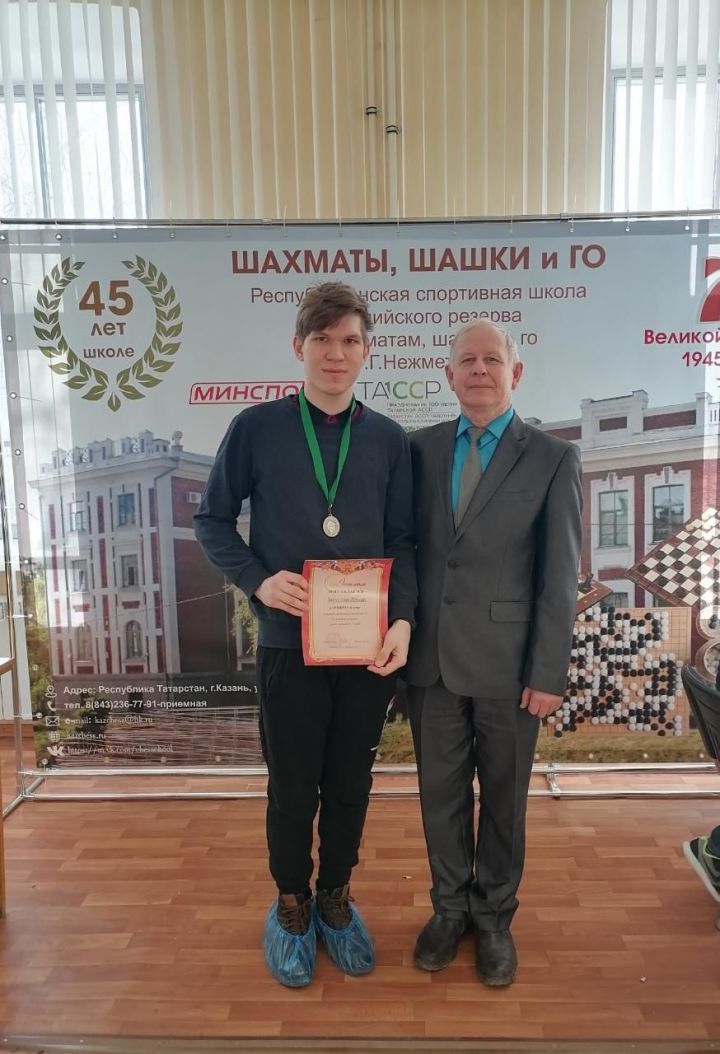 Тетюшанин - серебряный призер первенства РТ по русским шашкам