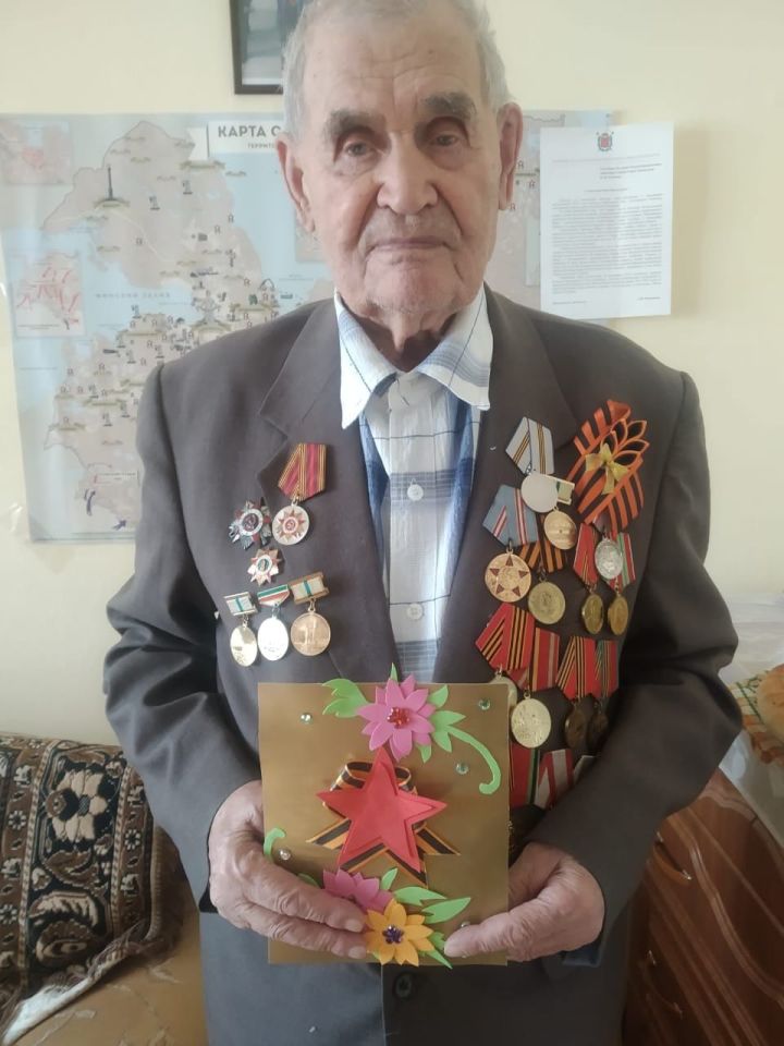 Тетюшские детсадовцы поздравили ветерана Великой Отечественной войны