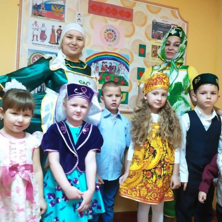В Монастырской НОШ-детском саду состоялось торжественное открытие Года родных языков и народного единства в РТ