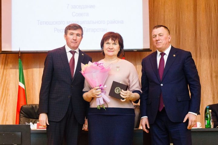 Почетное звание «Заслуженный учитель Республики Татарстан» присвоено тетюшанке