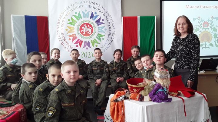 В Тетюшской кадетской школе-интернат провели урок-игру «Национальные головные уборы»