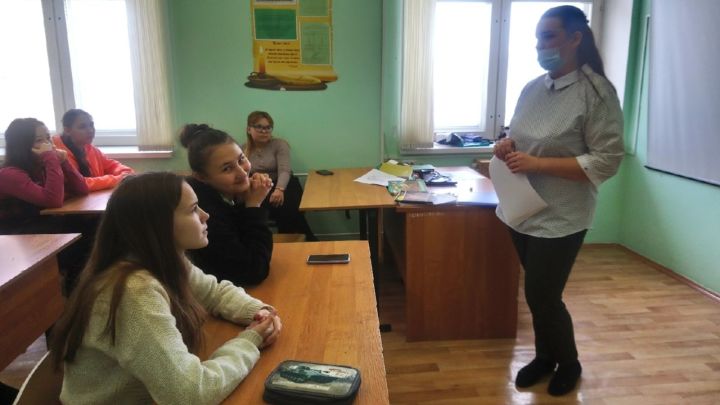 В Татарской средней школе прошло занятие на тему «Кибербуллинг»