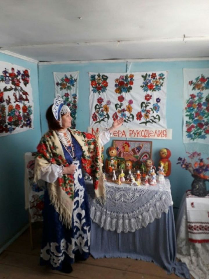 В Кашкинском СДК была проведена познавательно-творческая беседа "Мастера рукоделия"