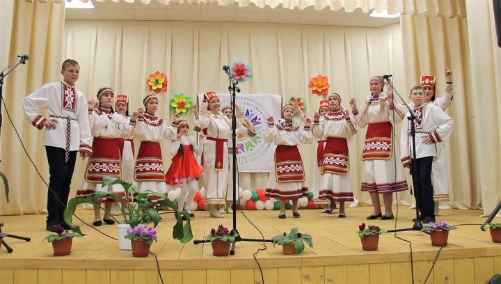 На творческом отчете  Киртелинского  сельского поселения звучали песни о Родине