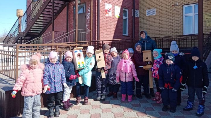 Тетюшские детсадовцы приняли участие в экологической акции «Установи скворечник»