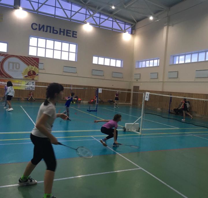 В Тетюшах прошли межрайонные открытые соревнования по бадминтону среди юношей и девушек
