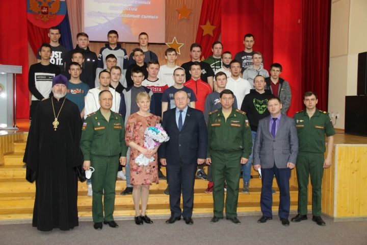 Новобранцам из Тетюшского района устроили торжественные проводы в РДК