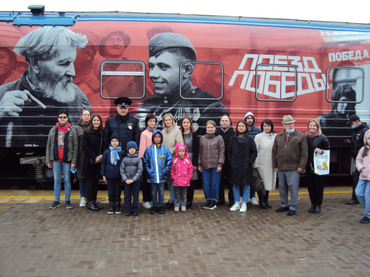 В Татарстане транспортные полицейские и общественники  организовали для школьников посещение музея на колесах