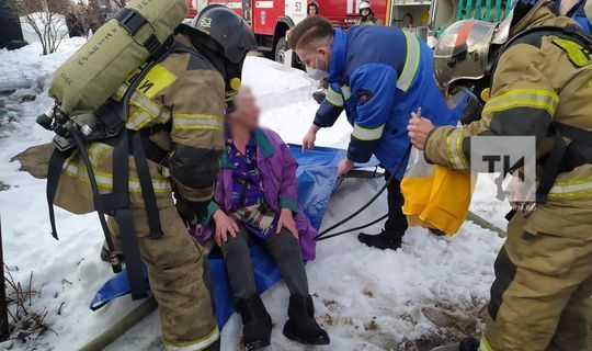 В Татарстане пожилая женщина получила ожоги, пытаясь самостоятельно потушить огонь