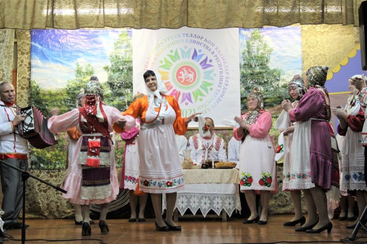 В Кошки-Новотим­баеве прошел творческий отчет, посвященный Году родных  языков и народного единства  в РТ