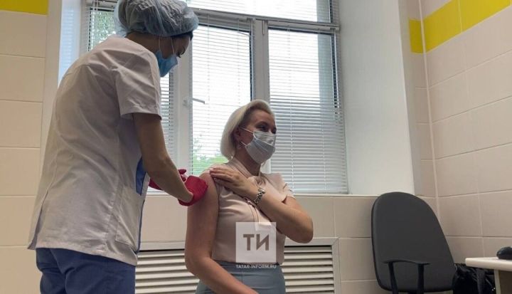 Руководитель Управления Роспотребнадзора по РТ вакцинировалась от Covid-19