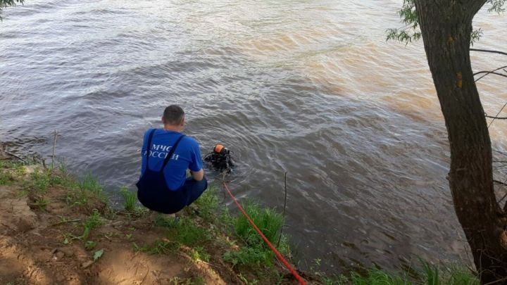 В Татарстане водолазы ищут пропавшую возле реки женщину