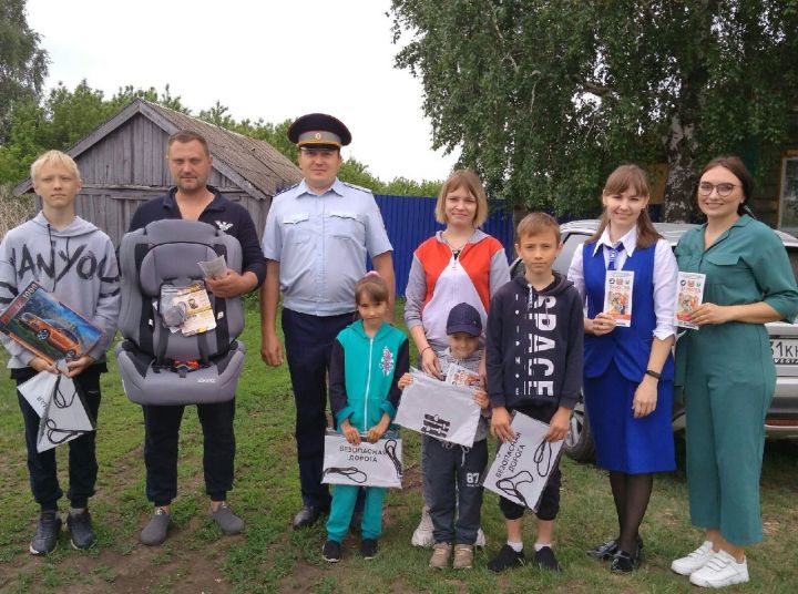 Подарок от ГИБДД получила многодетная семья из села Нармонка Тетюшского района