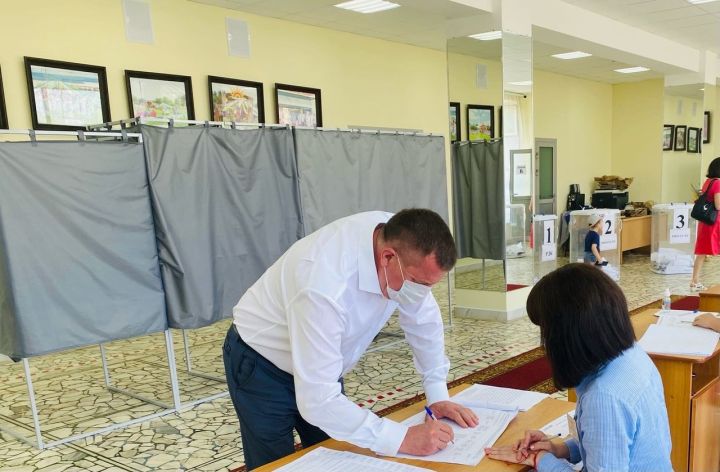 Глава Тетюшского района принял участие в предварительном голосовании партии «Единая Россия»