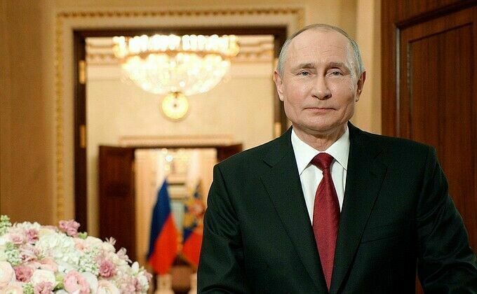 Президент РФ поздравил Рустама Минниханова с Днем России