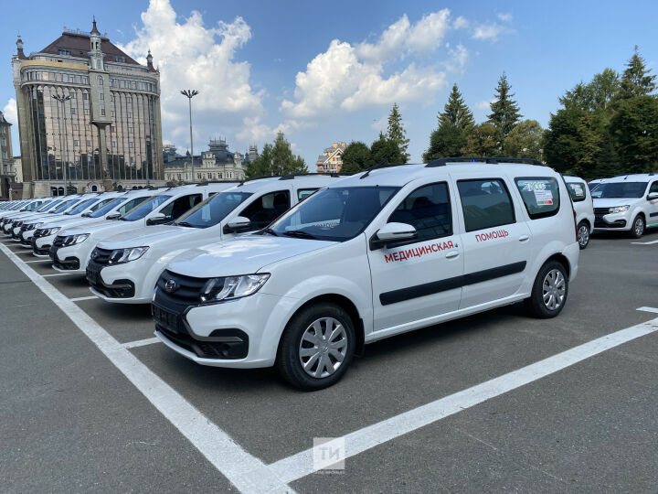 В Татарстане 42 райбольницы получат автомобили с медицинским модулем