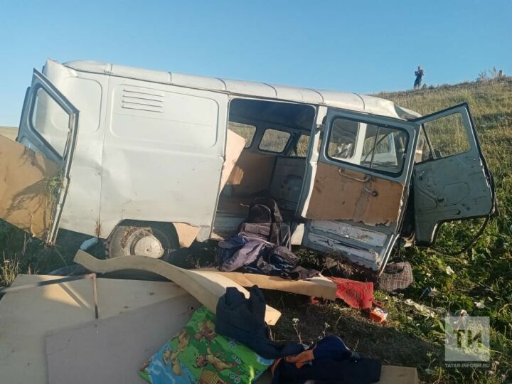В Татарстане в перевернувшемся УАЗике один человек погиб, двое пострадали