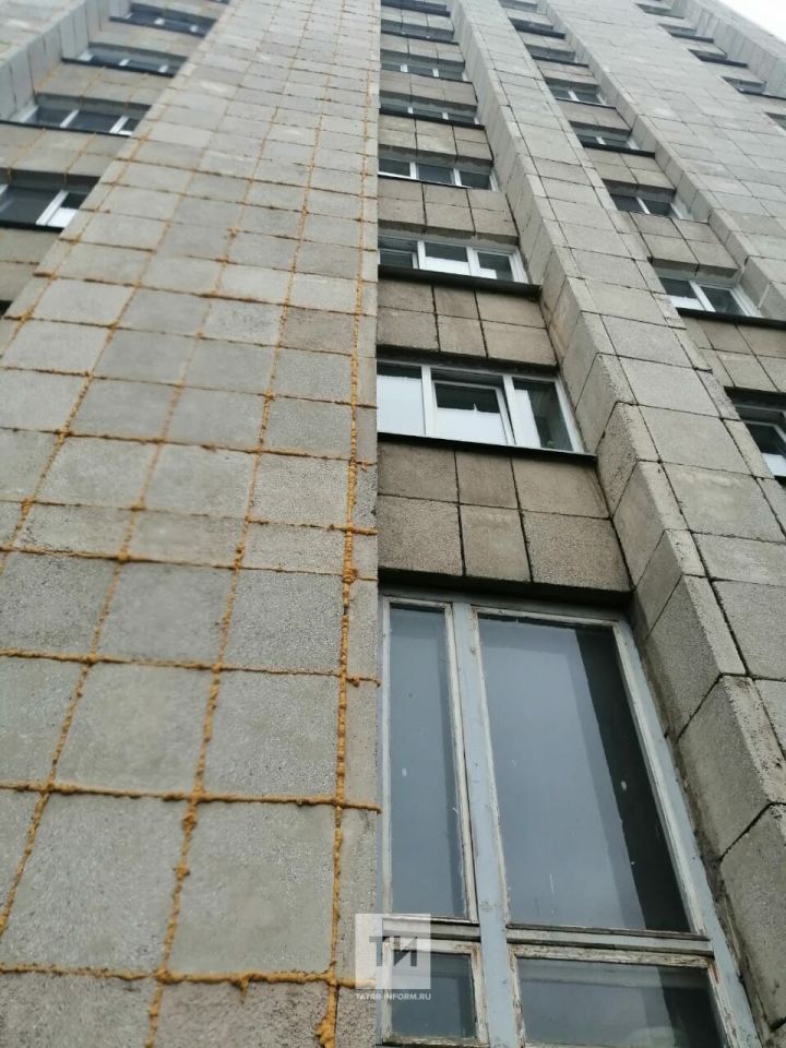 В Автограде из окна общежития выпал пятилетний ребенок