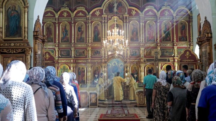 Митрополит Кирилл совершил Божественную литургию в храме Живоначальной Троицы города Тетюши